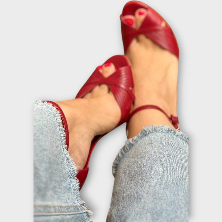 Stanislava Neoklasične Sandale s Špicastim Petom Moderna