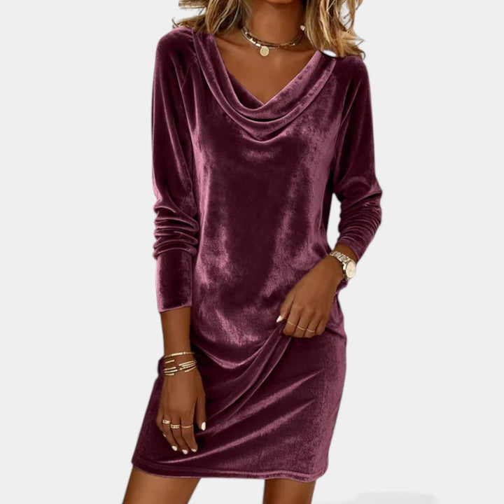 Frosina – Baršunasta haljina s drapiranim ovratnikom