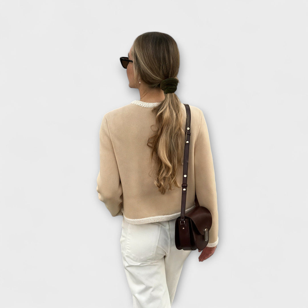 Klasični pulover s ukrasnim džepovima