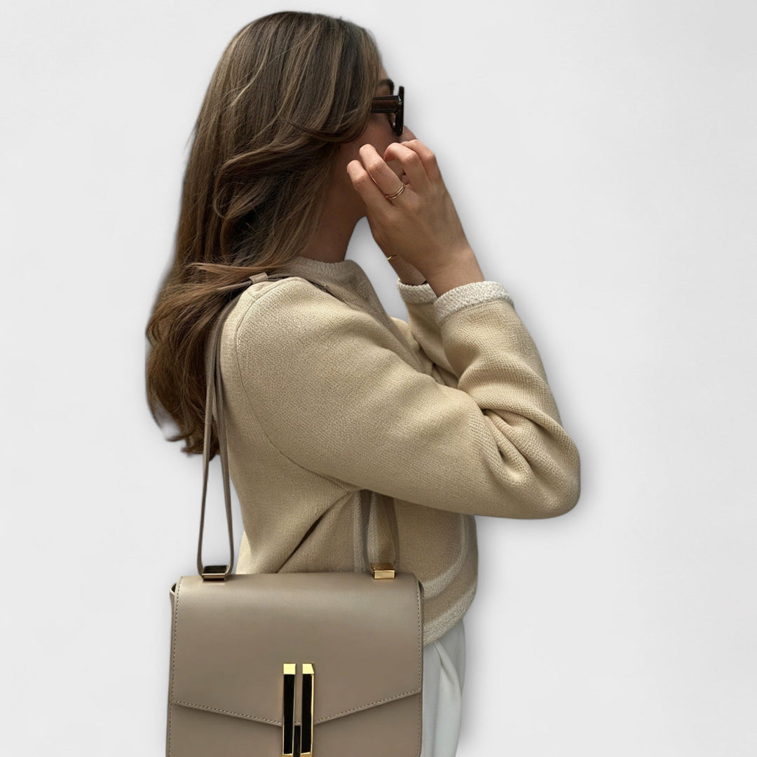 Klasični pulover s ukrasnim džepovima