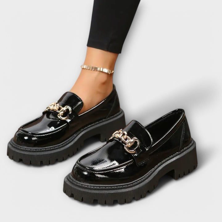 Trendy ženske platforme loafers s kopčom