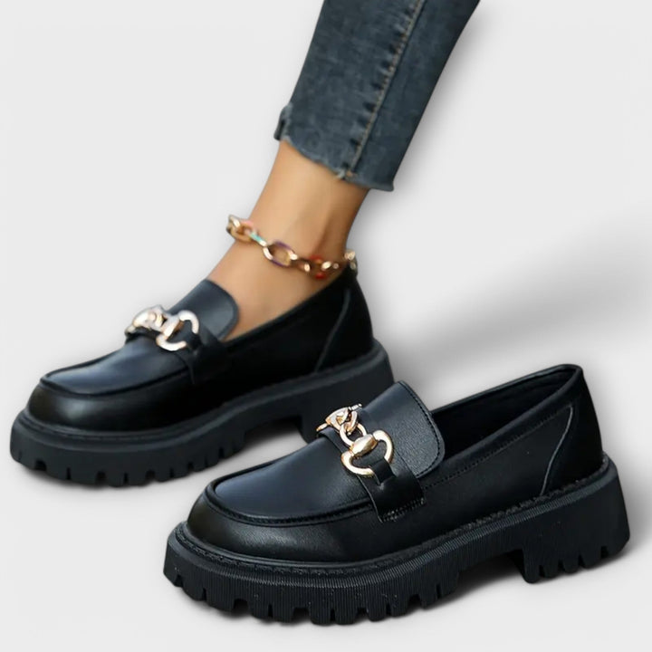 Trendy ženske platforme loafers s kopčom