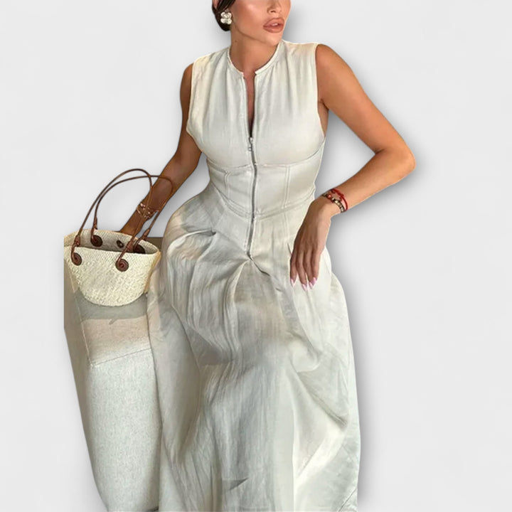 Kratka haljina bez rukava s plisiranjem i uskim krojem midi