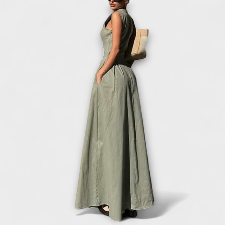 Kratka haljina bez rukava s plisiranjem i uskim krojem midi