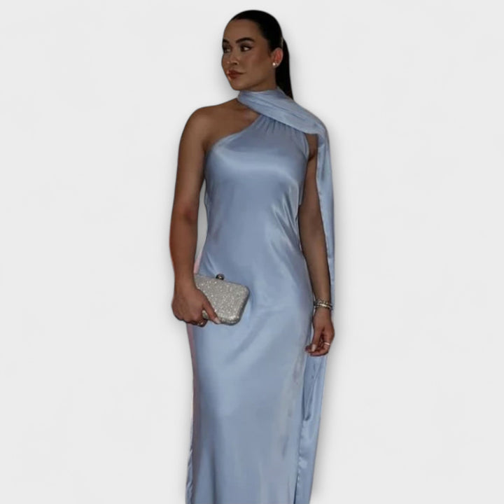 Šik Maxi haljina s otkrivenim ramenima i vezanjem za vrat