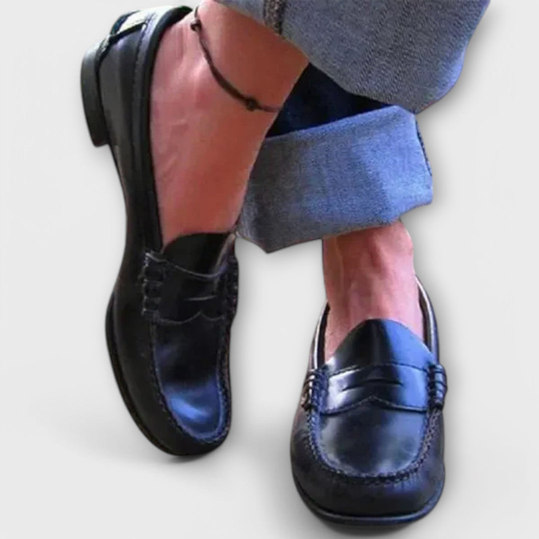 Klasični ženski loaferi