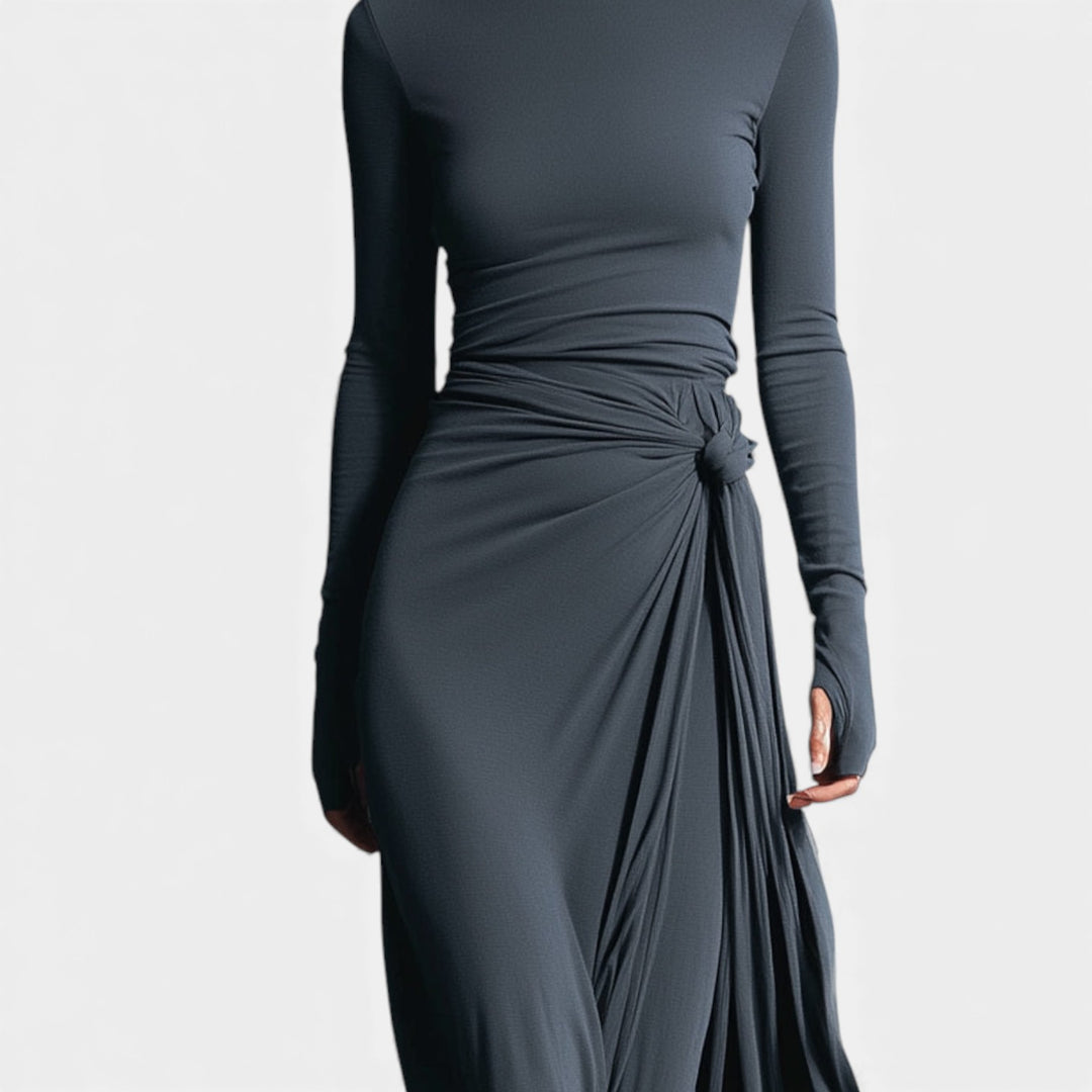 Anna – Elegantna haljina s bočnim čvorom i suptilnim sjajem